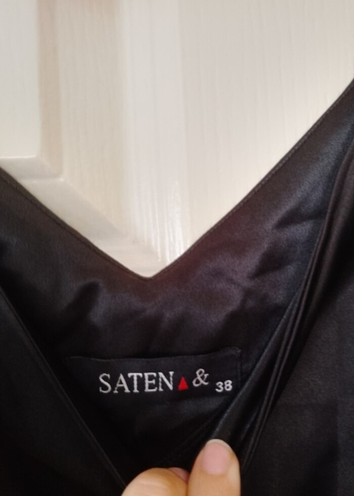 Siyah saten elbise - Görsel 4