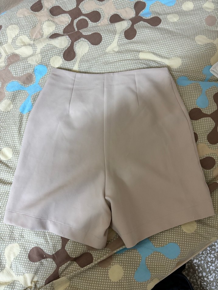 Bej Düğmeli Yüksek Bel Mini Şort - Görsel 2