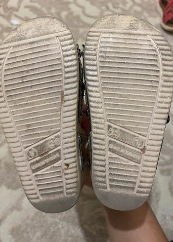 Kızlar için Parlak Altın Tokalı Sandalet - Görsel 3