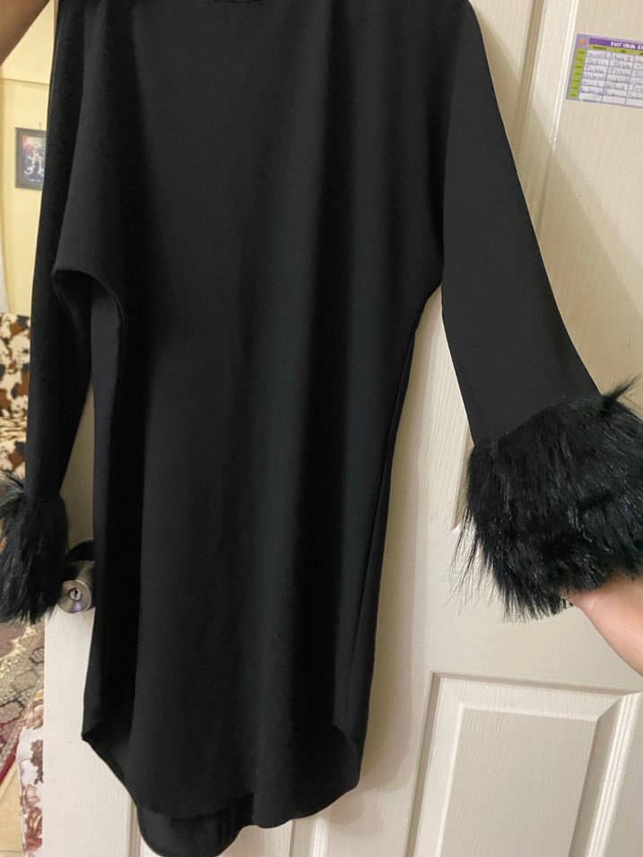 Siyah Tüy Detaylı Uzun Kadın Kaban - Görsel 4