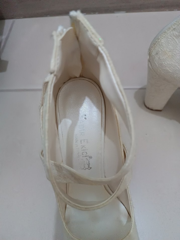 Beyaz Kadın Dolgu Topuklu Gece Ayakkabısı - Görsel 3