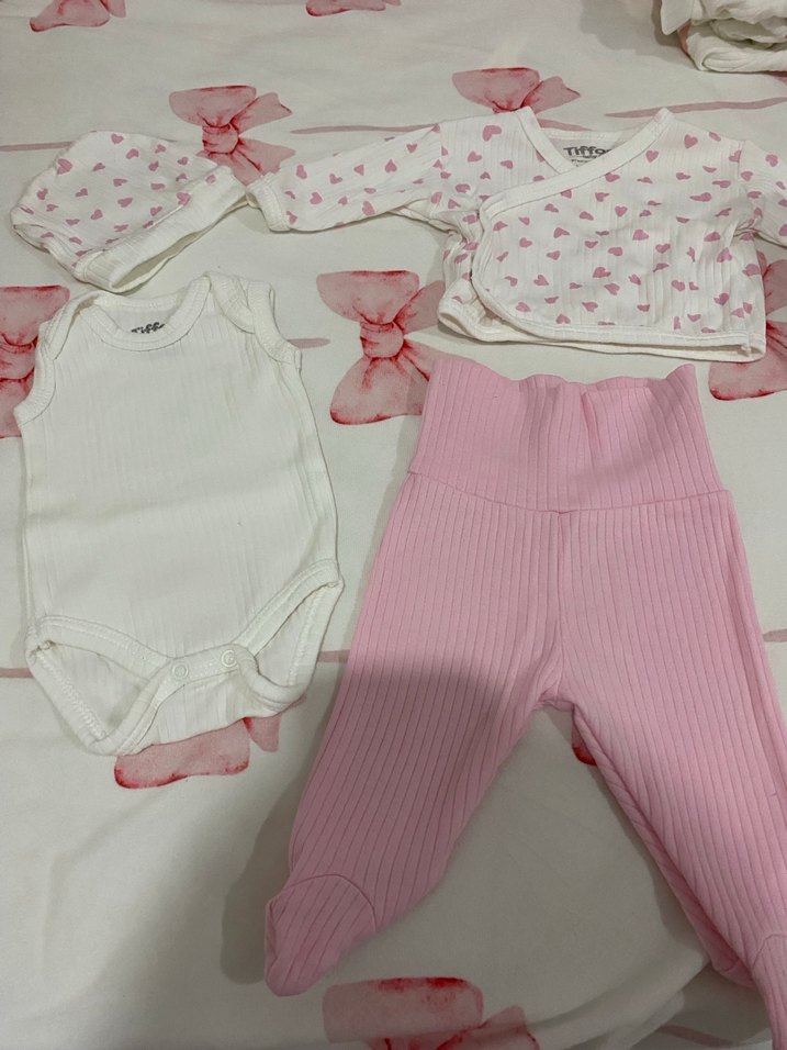 4 farklı Yenidoğan takım 1 kere giyildi sıfıra yakın - Görsel 3