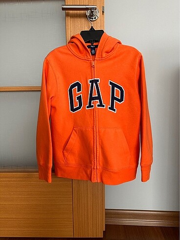 GAP SWEATSHIRT