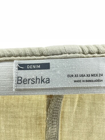 xs Beden çeşitli Renk Bershka Kısa Tulum %70 İndirimli.