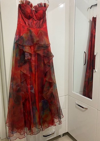 Kırmızı Straplez Uzun Drapeli Kadın Abiye - Görsel 3