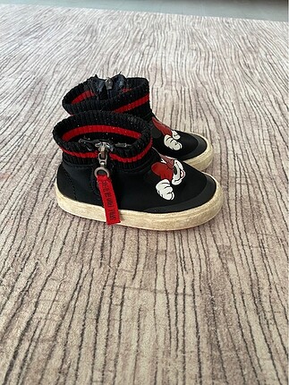 Zara Mickey li Zara Bot