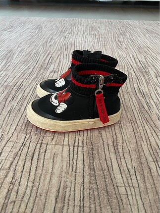 21 Beden siyah Renk Mickey li Zara Bot