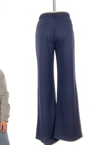 38 Beden Pull and Bear Kumaş Pantolon %70 İndirimli.