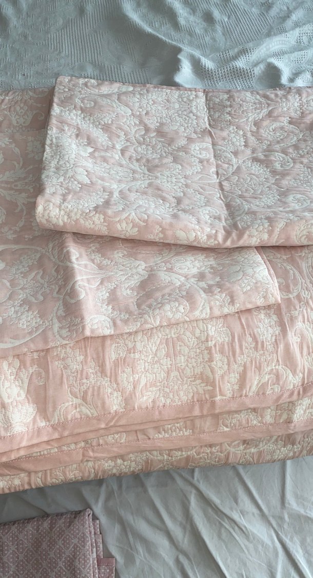 Pembe Nakışlı Yatak Örtüsü - Görsel 3