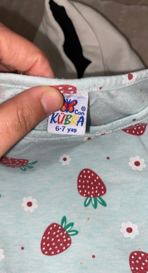 Çilek Desenli Uzun Kollu Kız Tişörtü - Görsel 3