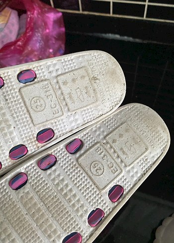 Renkli Baskılı Kız Terlikleri Tokalı - Görsel 2