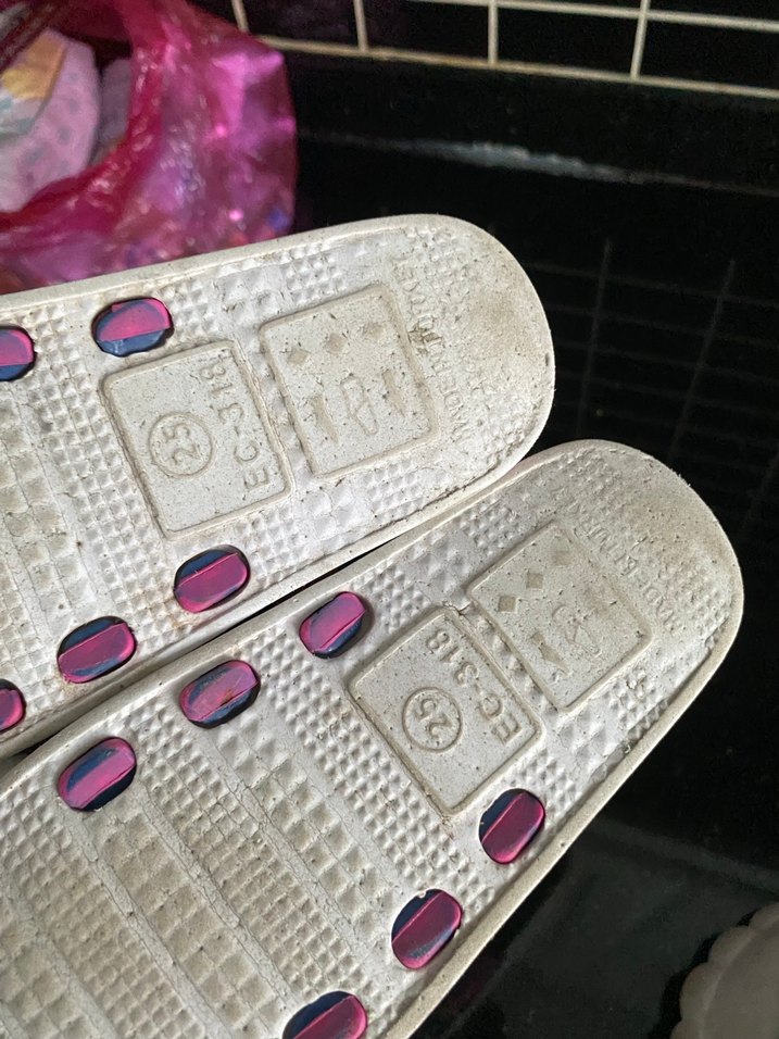 Renkli Baskılı Kız Terlikleri Tokalı - Görsel 2