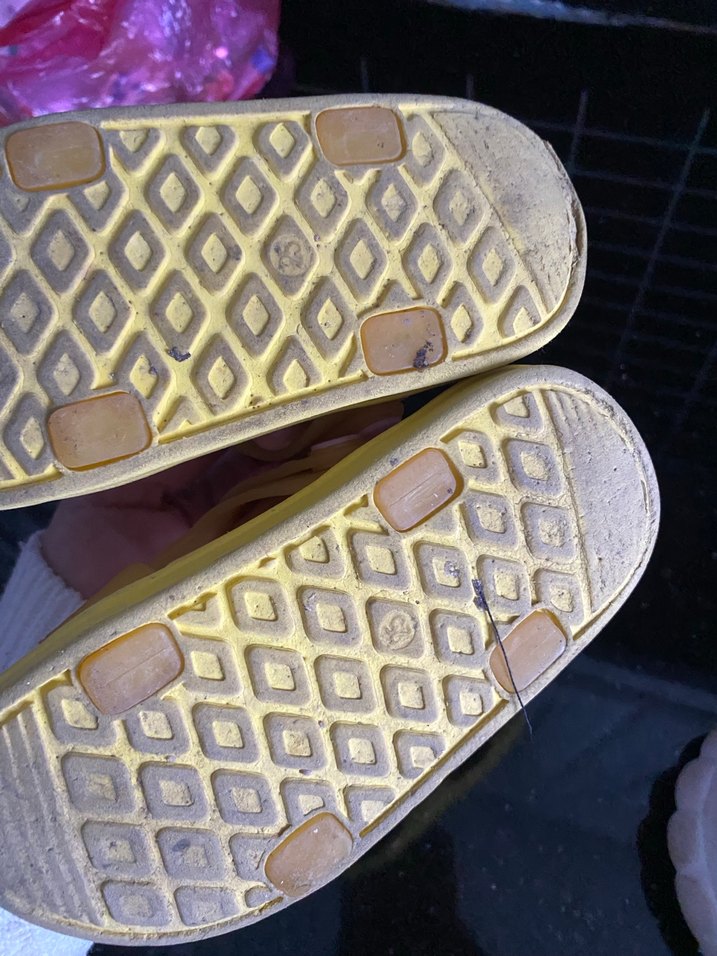 Sarı Kız Çocuk Terlikleri Velcro Bantlı - Görsel 2