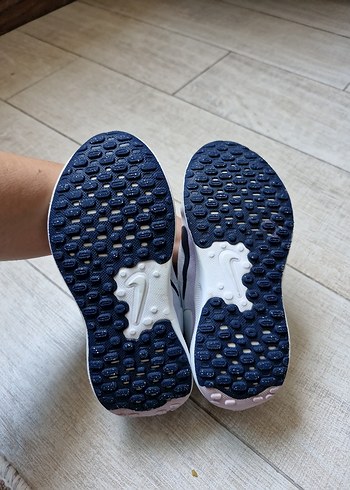 28 Beden beyaz Renk Nike orjinal Kız Çocuk Beyaz Spor Ayakkabı
