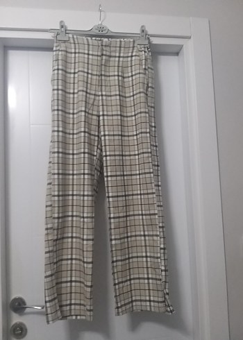 Bershka Kadın Bej Ekose Pilili Kumaş Pantolon