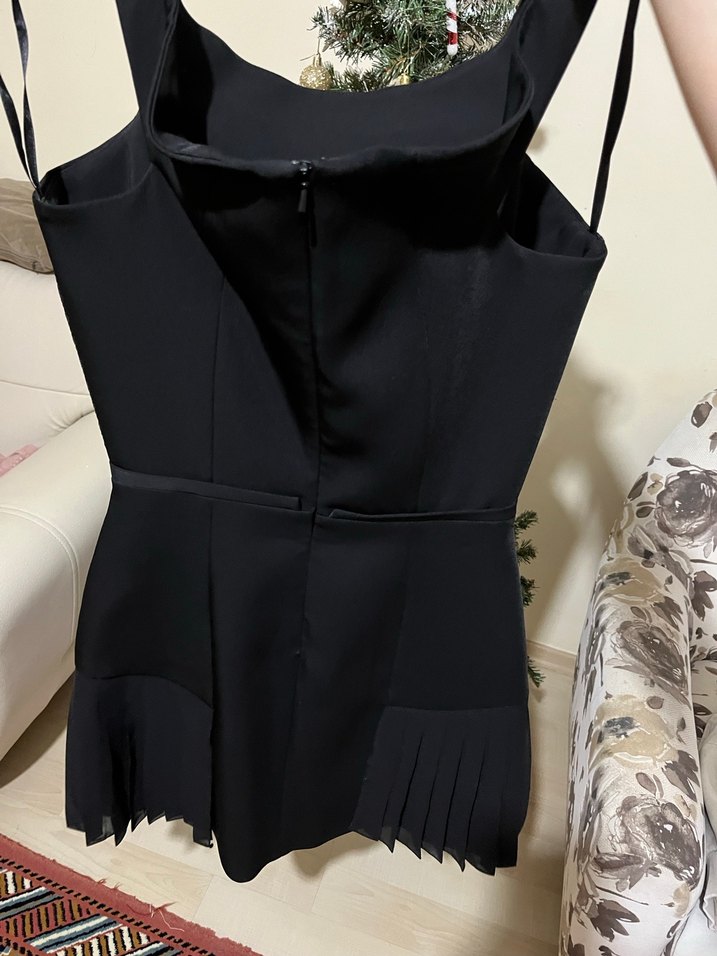 İpekyol Zeynep Tosun Siyah Nakışlı Dantelli Kolsuz Midi Elbise - Görsel 3