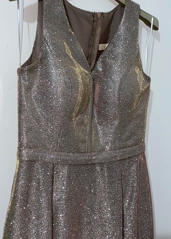 Parlak V Yakalı Uzun Kadın Abiye Elbise - Görsel 2