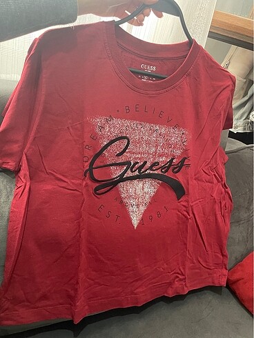 Guess orjinal bordo tişört