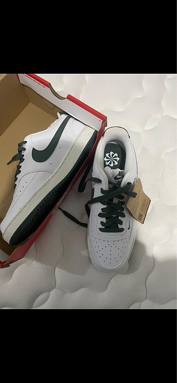 39 Beden beyaz Renk Orjinal beyaz nike ayakkabı