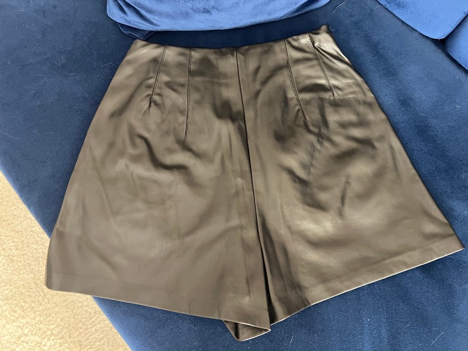 Kadın Bej Mini Deri Pilili Şort - Görsel 2