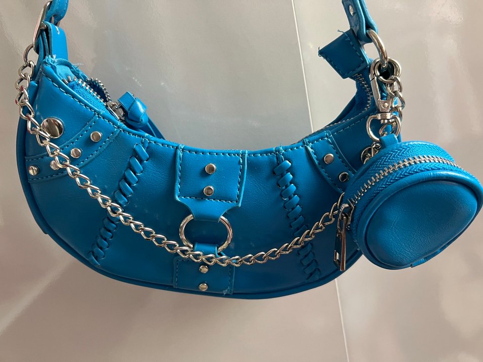 Mavi Zincir Detaylı  Desenli Deri Çanta - Görsel 2