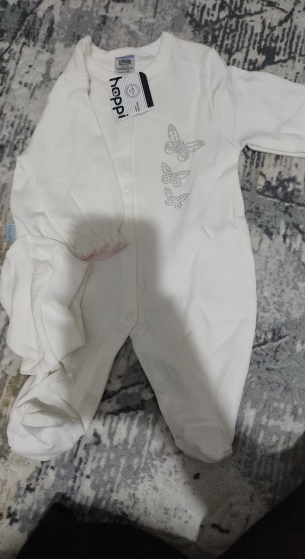 Gri Kelebek Desenli Beyaz Bebek Tulum - Görsel 2