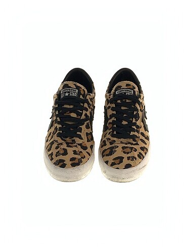 40 Beden Converse Spor Ayakkabı %70 İndirimli.