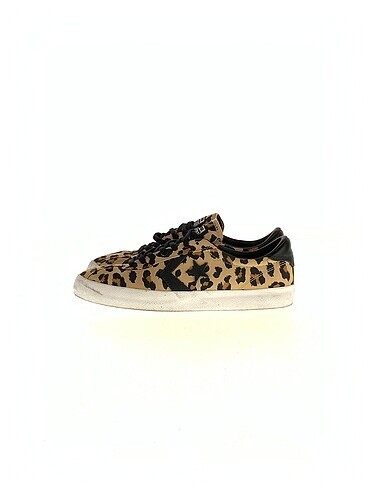 Converse Spor Ayakkabı %70 İndirimli.