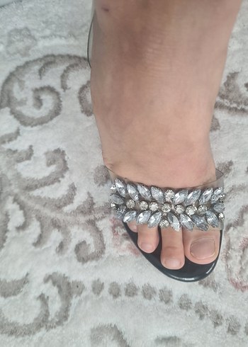 Siyah Parlak Taşlı Kadın Topuklu Ayakkabı - Görsel 3