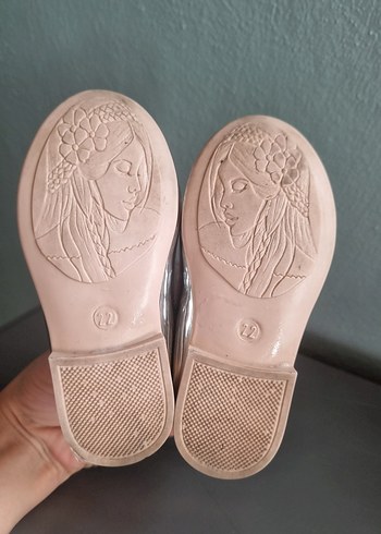 Kelebek Tokalı Metalik Kız Babet - Görsel 3