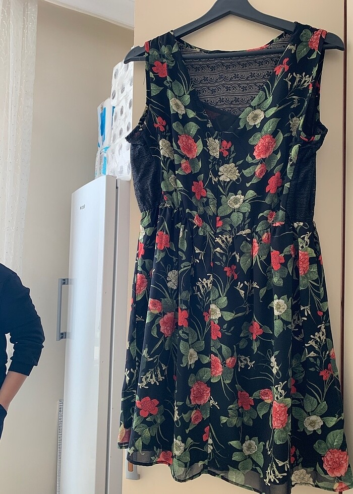 Çiçekli elbise - Görsel 2