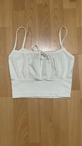 BERSHKA beyaz bağlamalı crop