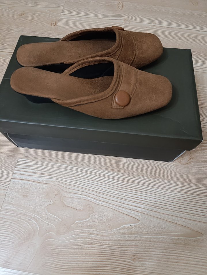 Kahverengi Süet Kadın Dolgu Topuk Terlik - Görsel 2