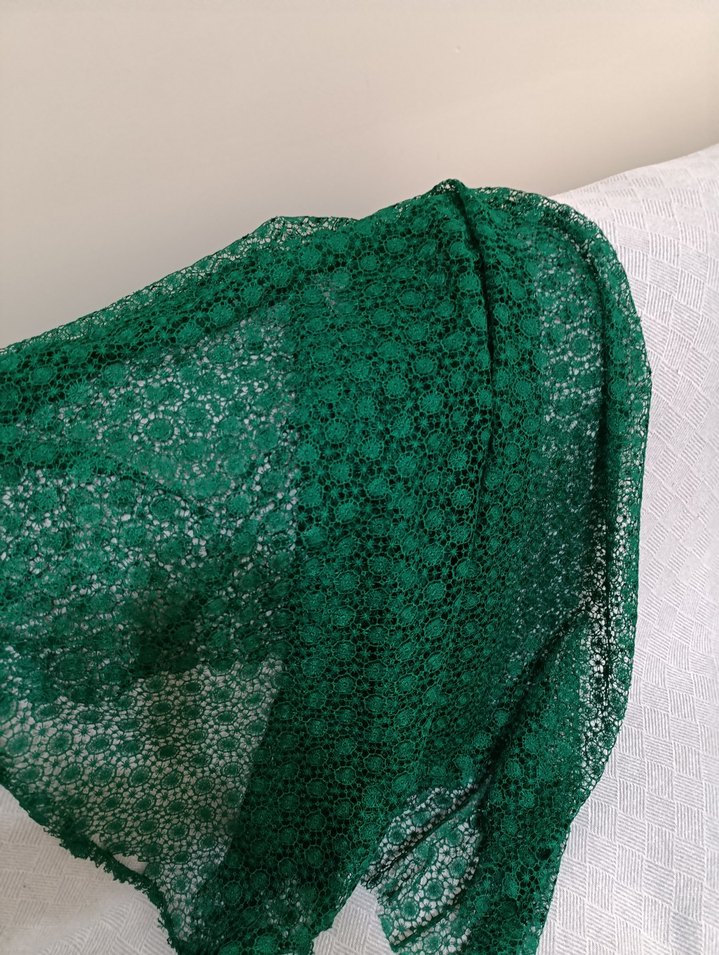 Nakışlı Yeşil Masa Örtüsü - Görsel 2