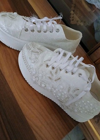Skechers Nakışlı Keten Dantel Detaylı Kadın Beyaz Sneakers