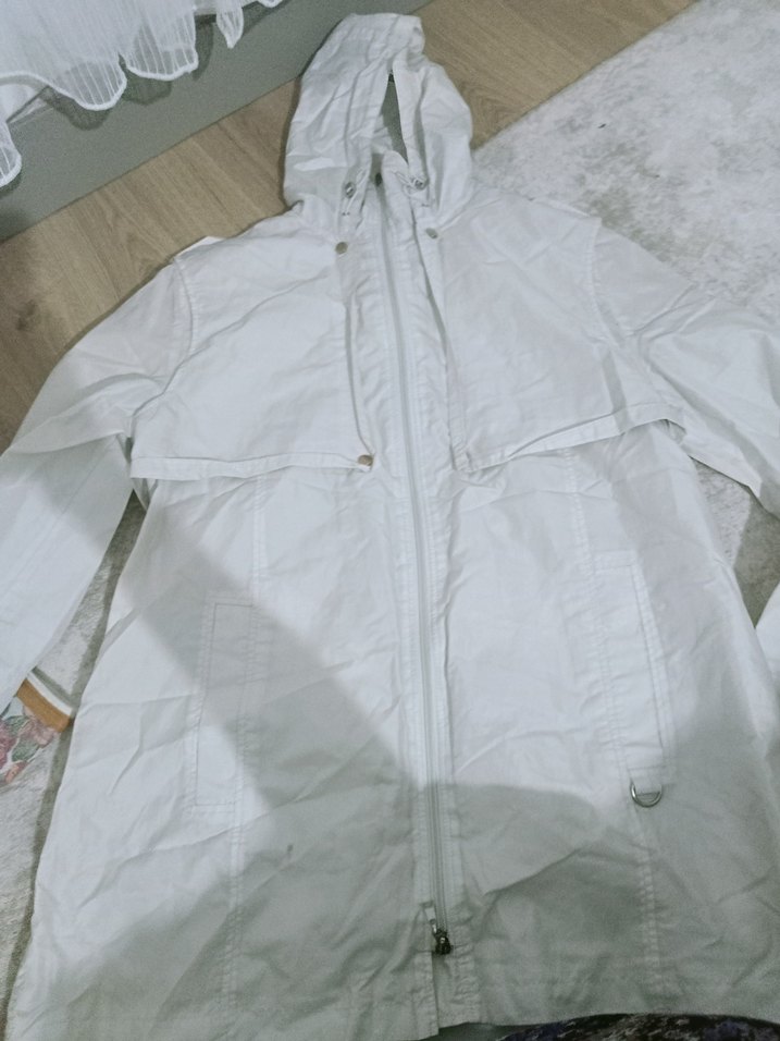 Beyaz Baskılı yagmurluk - Görsel 3