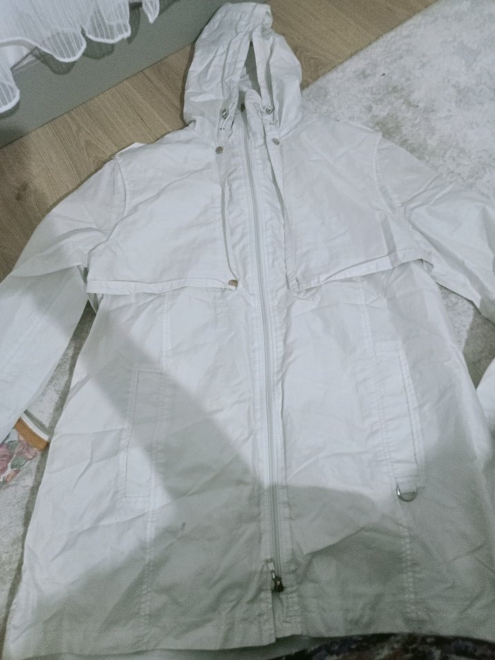 Beyaz Baskılı yagmurluk - Görsel 2