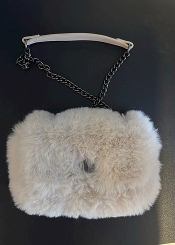 Stradivarius Beyaz Kürklü Zincir Detaylı Kadın Çanta