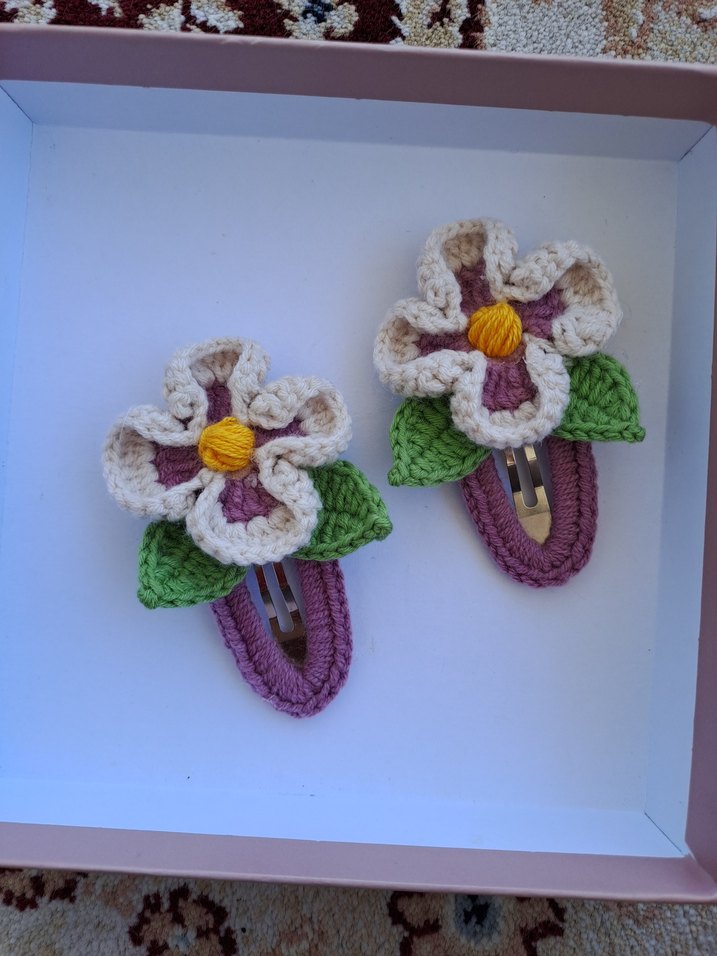 Mor Çiçekli Örgü Çocuk Toka Seti - Görsel 2