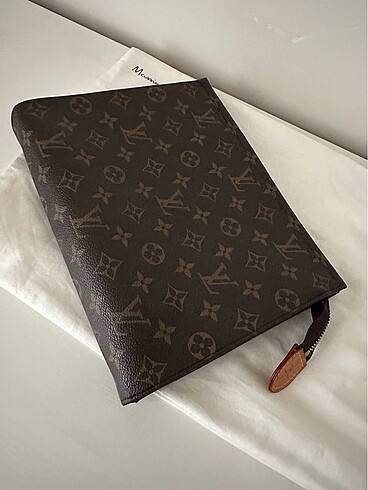 Louis Vuitton louis vuitton toiletry pouch 26