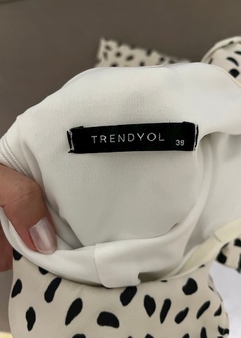 Trendyolmilla puantiyeli elbise - Görsel 2