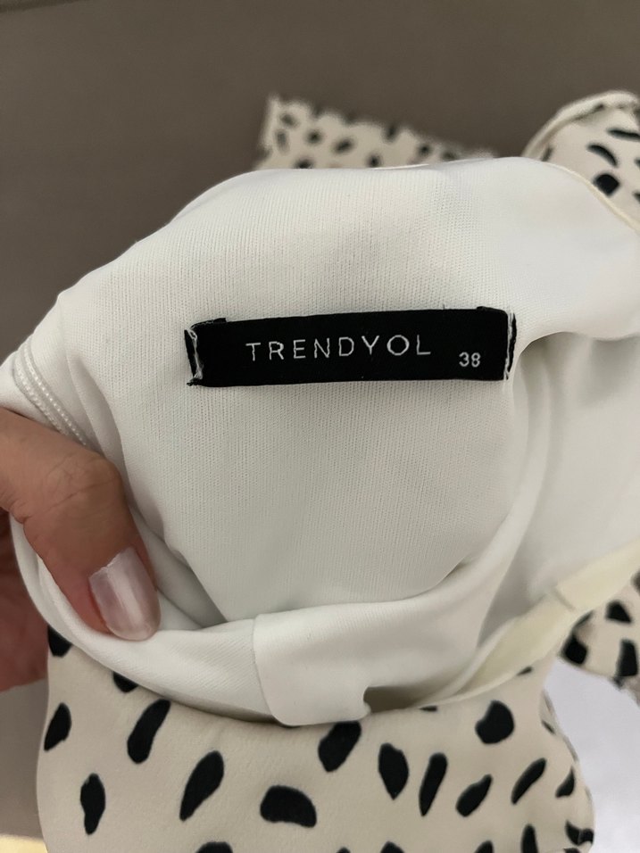 Trendyolmilla puantiyeli elbise - Görsel 2