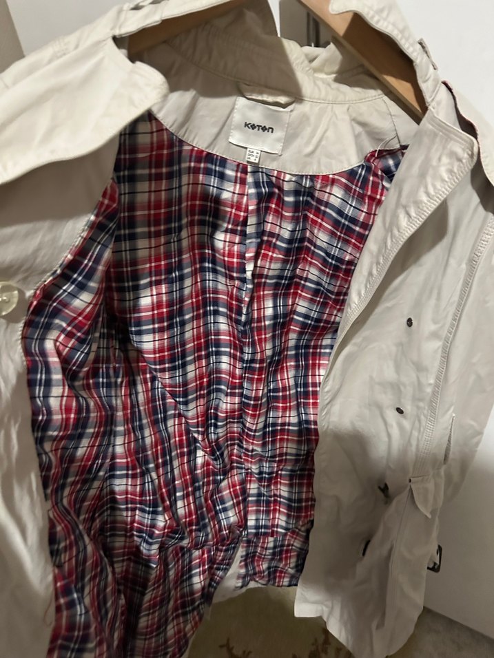 Düğmeli Beyaz Midi Kadın Trençkot - Görsel 2