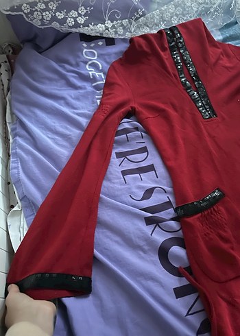 Kırmızı elbise - Görsel 3