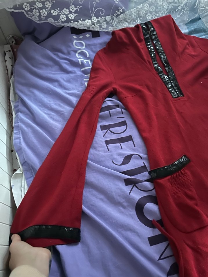 Kırmızı elbise - Görsel 3