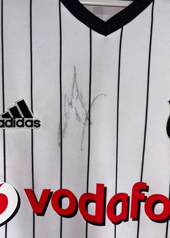 Quaresma imzalı forma - Görsel 2