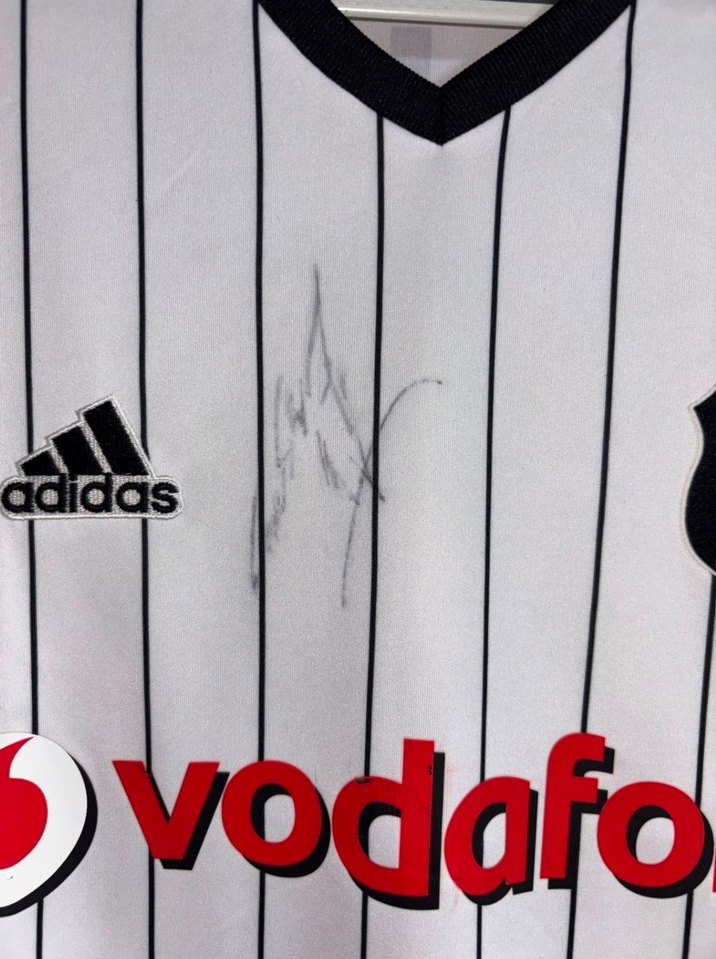 Quaresma imzalı forma - Görsel 2