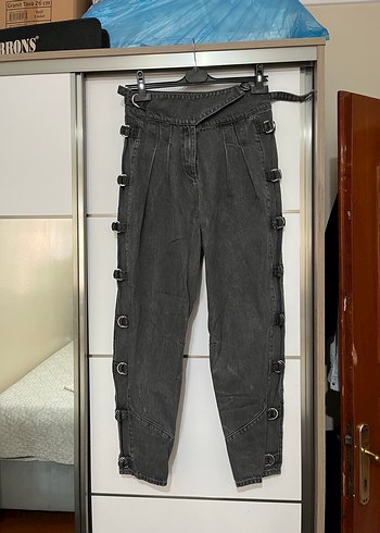 Gri Kemerli Bol Kesim Kadın Denim Pantolon