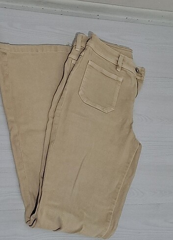 Mango krem kot pantolon