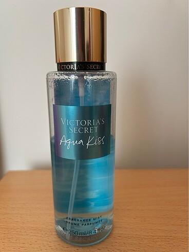 Victoria?s Secret Aqua Kiss Vücut Spreyi